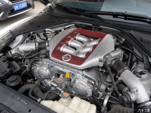 日产(进口) 日产GT-R 2015款 3.8T 豪华棕红内饰版