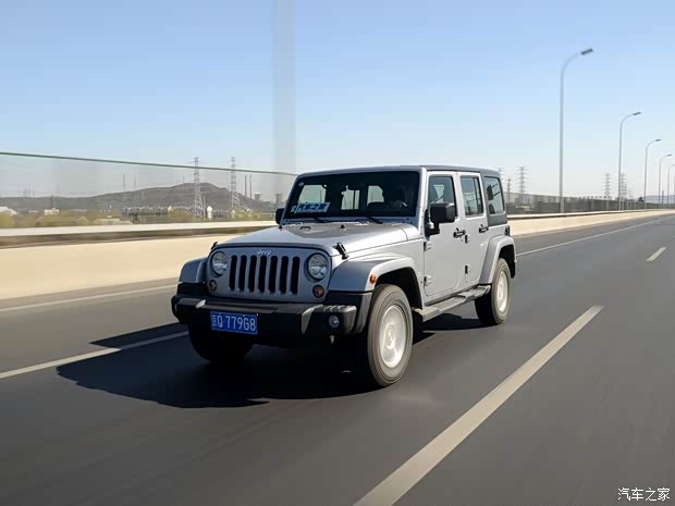 Jeep 牧马人 2014款 3.0L 四门版 Sahara Jeep 牧马人 2014款 3.0L 四门版 Sahara