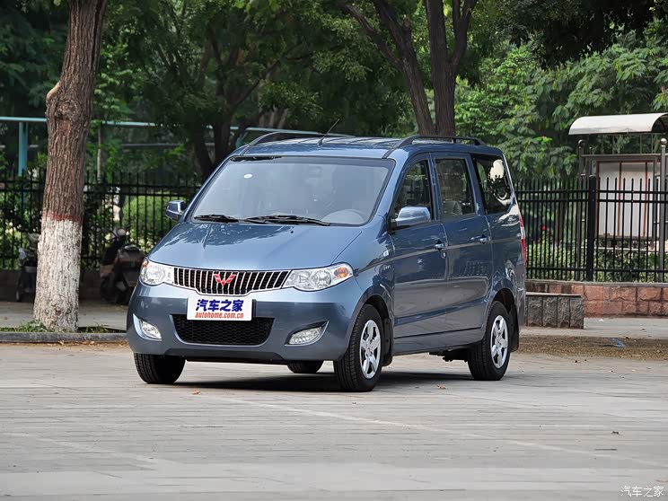 上汽通用五菱 五菱宏光 2013款 1.5L基本型L2B