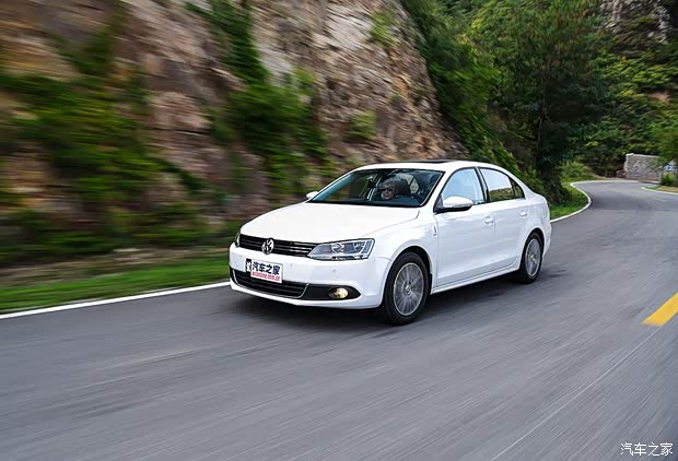 一汽-大众 速腾 2014款 1.4TSI 自动旗舰版 一汽-大众 速腾 2014款 1.4TSI 自动旗舰版