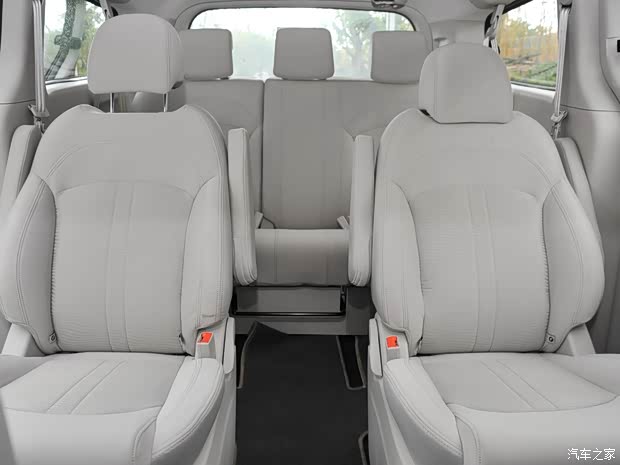 上汽商用车 上汽大通G10 2014款 2.0T 自动时尚版