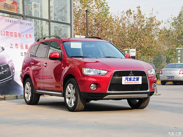 三菱(進(jìn)口) 歐藍(lán)德(進(jìn)口) 2012款 勁界 2.4 時(shí)尚導(dǎo)航版