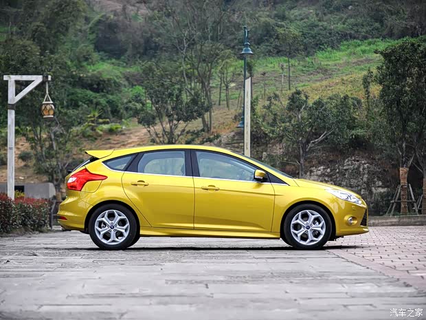 长安福特 福克斯 2012款 两厢 2.0L 手动豪华运动型