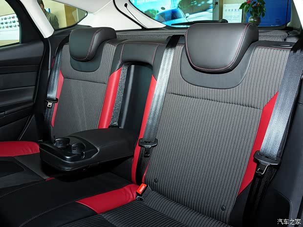 长安福特 福克斯 2012款 两厢 2.0L 自动豪华运动型