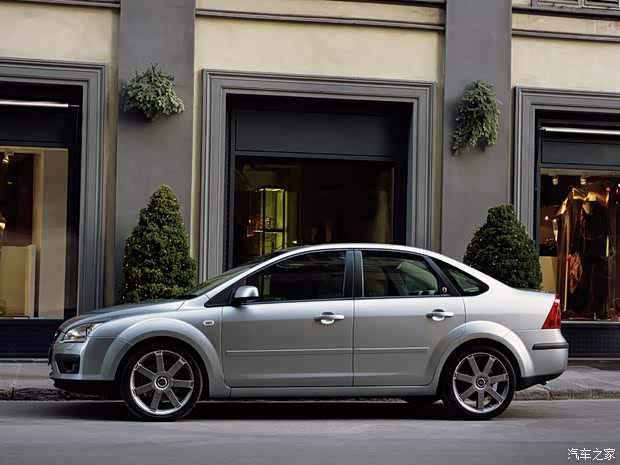 長安福特 福克斯 2005款 三廂 1.8L 手動經(jīng)典型