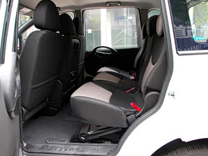 众泰M300 2010款 1.6L 汽油基本型6座