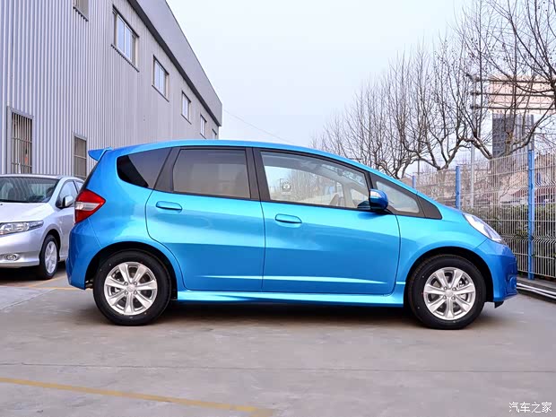 广汽本田 飞度 2011款 1.5L 自动全景天窗版 广汽本田 飞度 2011款 1.5L 自动全景天窗版