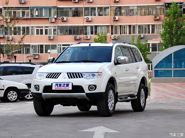 三菱三菱(進口)帕杰羅·勁暢(進口)2011款 3.0L 豪華導航版 三菱三菱(進口)帕杰羅·勁暢(進口)2011款 3.0L 豪華導航版