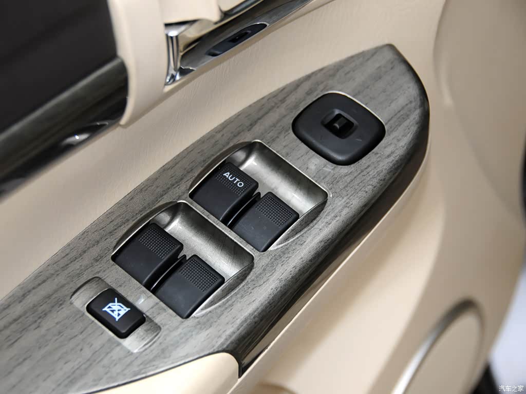 海马汽车 普力马 2013款 1.6l 手动7座开拓版高清图片