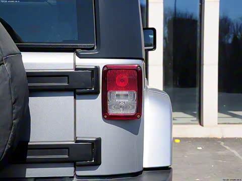 2014款 3.0L Sahara 两门版 2014款 3.0L Sahara 两门版