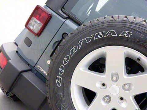 2014款 2.8TD Sahara 四门版 2014款 2.8TD Sahara 四门版