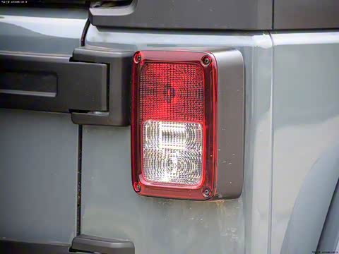 2014款 2.8TD Sahara 四门版 2014款 2.8TD Sahara 四门版