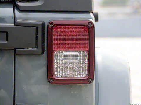 2014款 2.8TD Sahara 四门版 2014款 2.8TD Sahara 四门版