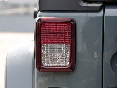 2014款 2.8TD Sahara 四门版 2014款 2.8TD Sahara 四门版