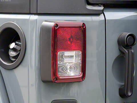 2014款 2.8TD Sahara 四门版 2014款 2.8TD Sahara 四门版