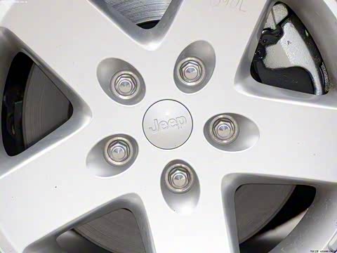 2014款 2.8TD Sahara 四门版 2014款 2.8TD Sahara 四门版