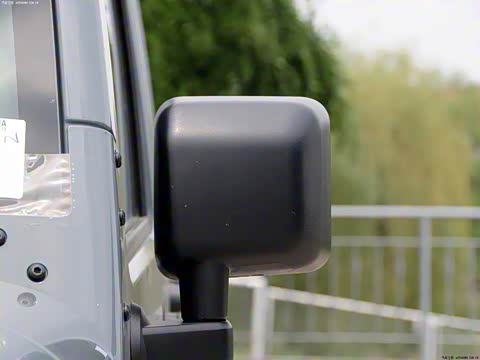 2014款 2.8TD Sahara 四门版 2014款 2.8TD Sahara 四门版