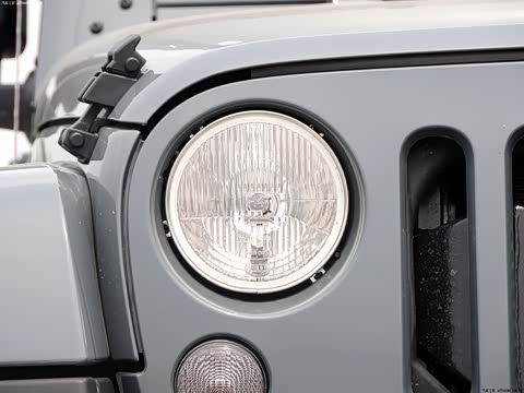 2014款 2.8TD Sahara 四门版 2014款 2.8TD Sahara 四门版