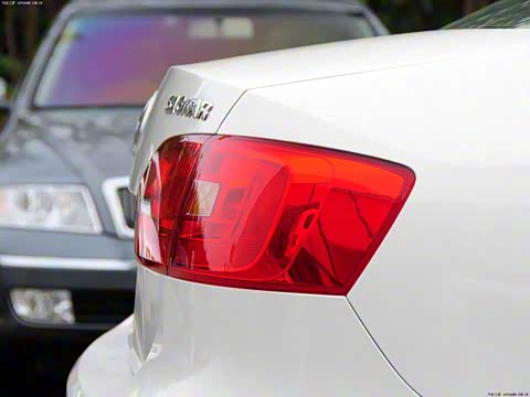 2014款 改款 1.6L 自动时尚型 2014款 改款 1.6L 自动时尚型