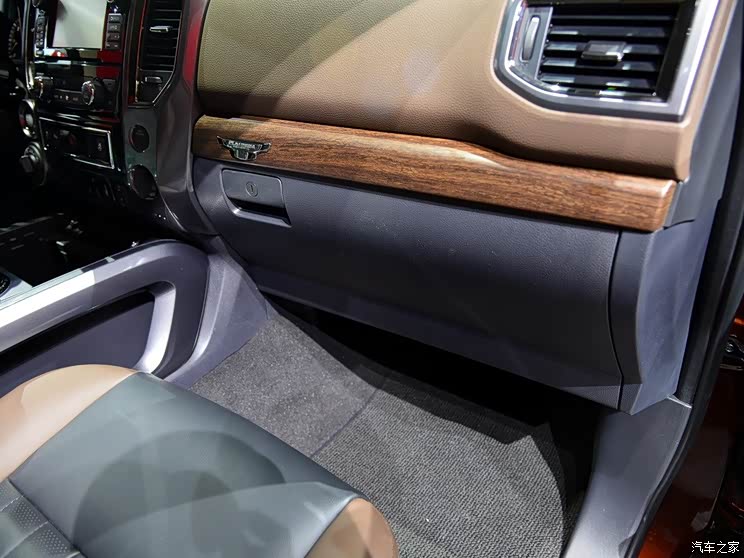 �ղ�(����) Titan 2016�� ������