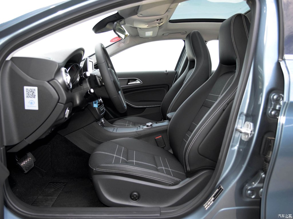 奔驰(进口) 奔驰gla级(进口) 2015款 gla 200 宇宙蓝 车厢座椅 已经是