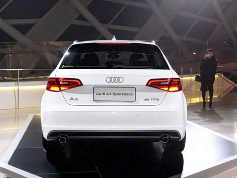2015�� Sportback 45 TFSI S line �˶���