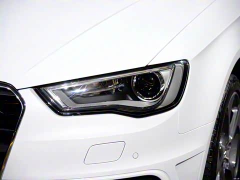 2015�� Sportback 45 TFSI S line �˶���