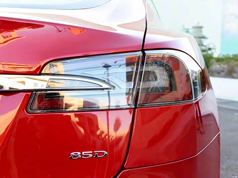 2015�� Model S 85D