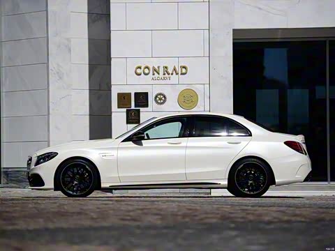 2015�� AMG C 63