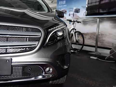 2015 GLA 220 4MATIC ʱ