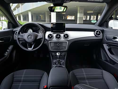 内饰外观外观中控座椅官图更多图片 >奔驰(进口)-奔驰cla图片降价暂无