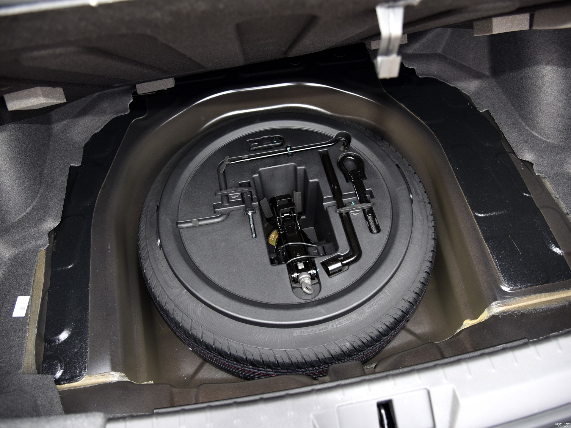 2015款 三厢 1.5l 手动向上版