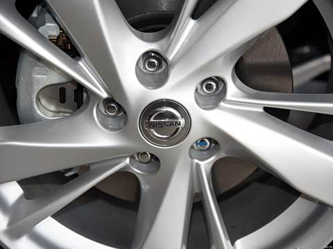 2015�� 2.0L XL-Sportyŷ���˶���