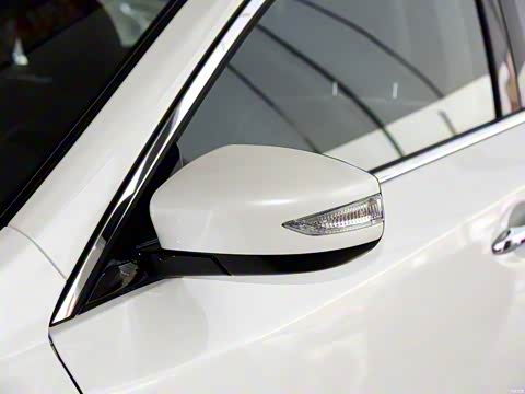 2015�� 2.0L XL-Sportyŷ���˶���