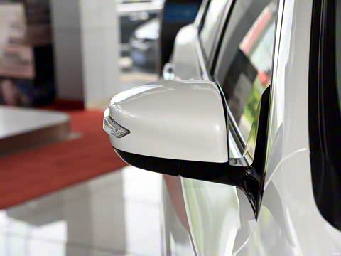 2015�� 2.0L XL-Sportyŷ���˶���