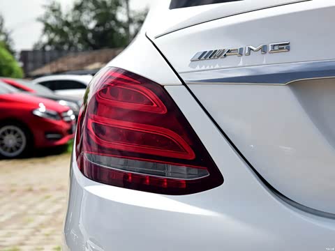 2015�� AMG C 63