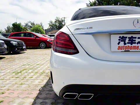 2015�� AMG C 63