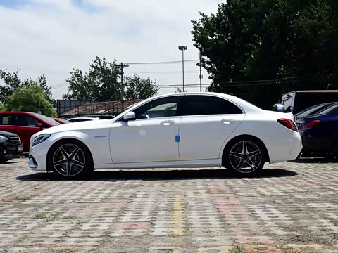 2015�� AMG C 63