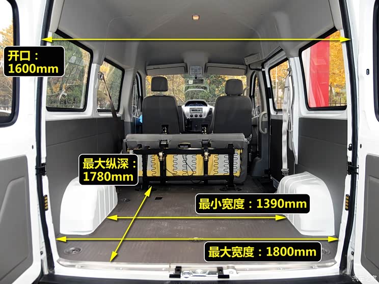 上汽商用车 上汽大通v80 2014款 2.5t傲运通短轴中顶