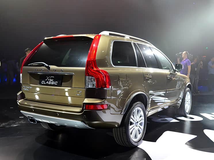沃尔沃xc classic是老款xc90的国产版,新车在外观方面完全保留了xc90