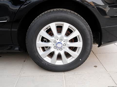 2011�� R 300 L ������