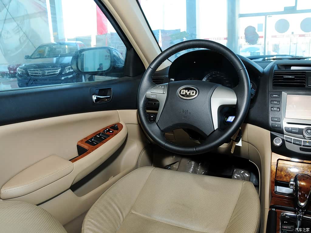 比亚迪 比亚迪f6 2011款 黄金版 2.0l cvt尊享型