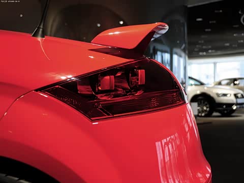 2011�� TTS Roadster 2.0TFSI quattro