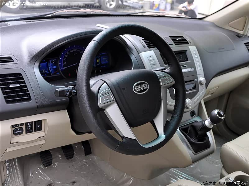 比亚迪 比亚迪s6 2013款 劲悦版 2.4l 手动豪华型 中控方向盘