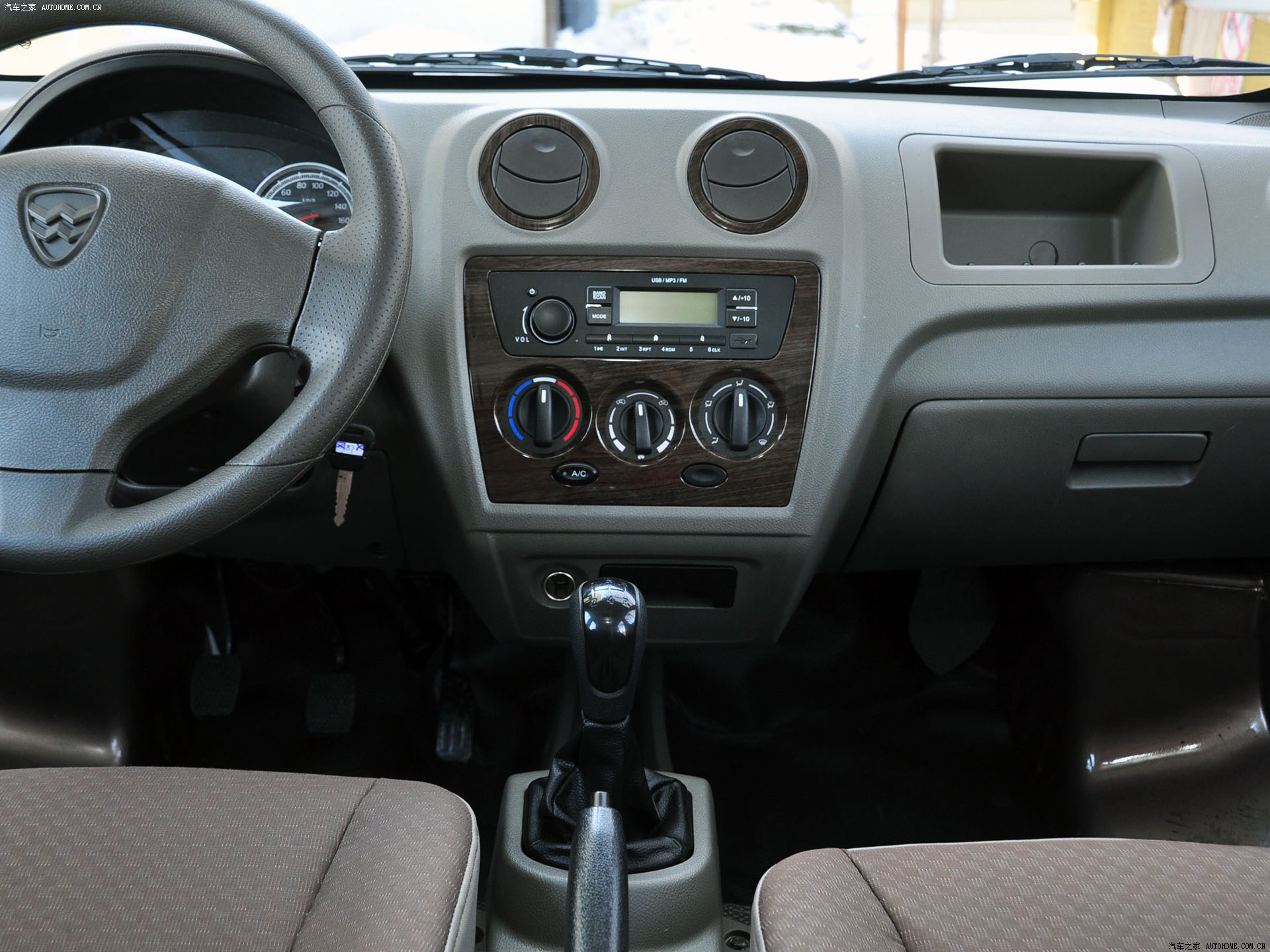 汽车图片 哈飞 中意v5 2013款 1.3l豪华型m13r