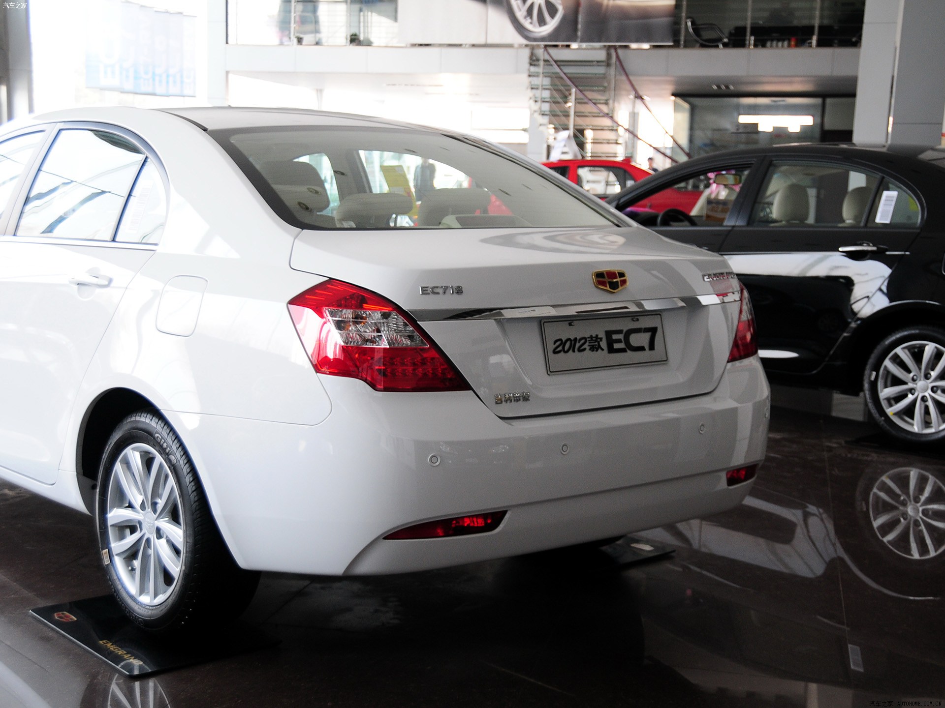 汽车图片 吉利汽车 经典帝豪 2013款 三厢 1.8l 手动尊贵型