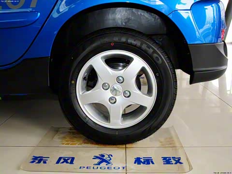 2013�� CROSS 1.4L �ֶ�Ԧ����