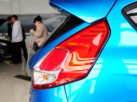 2013�� ���� 1.5L �Զ��˶���