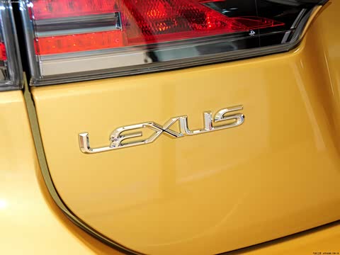 2013�� CT200h F-Sport