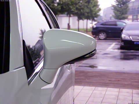 2013�� CT200h ���ʰ�